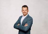 Honorarfinanz AG Stuttgart-Killesberg / Manuel J. Ellwanger