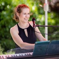 Britta Jung | Piano & Gesang | Traureden