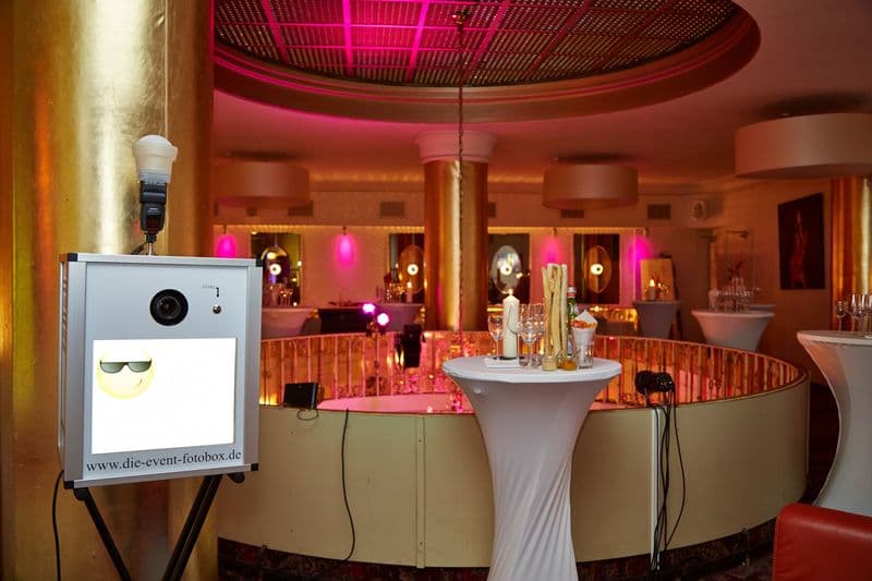 user-upload/business/work-media/i33uqowebw1lf7vwm44ncj_die-event-fotobox-fotobox-fuer-eure-hochzeit.jpeg